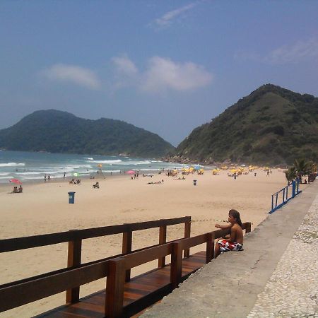 גוארויה Lindo Apto Com Piscina A 150M Da Praia Do Tombo מראה חיצוני תמונה